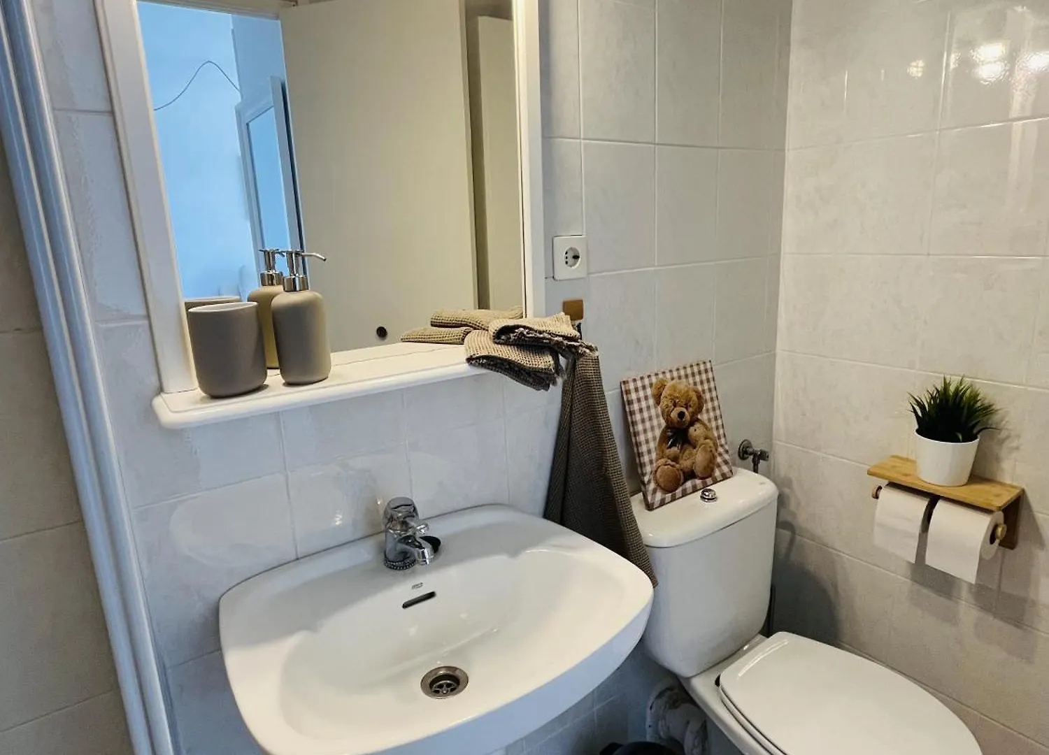 Benalmadena Beachside Sunshine Flat 0*,  España